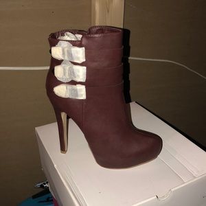 High heel shoes new never worn. Great for fall.